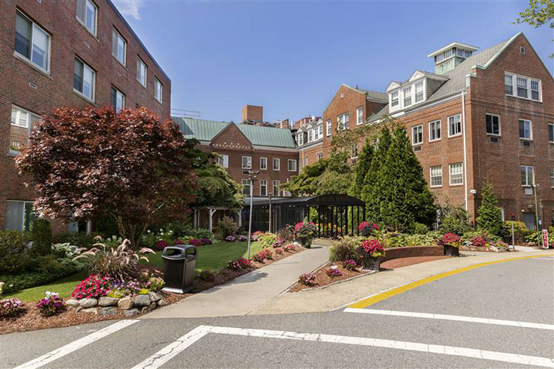Winchester Hospital Exterior 2023